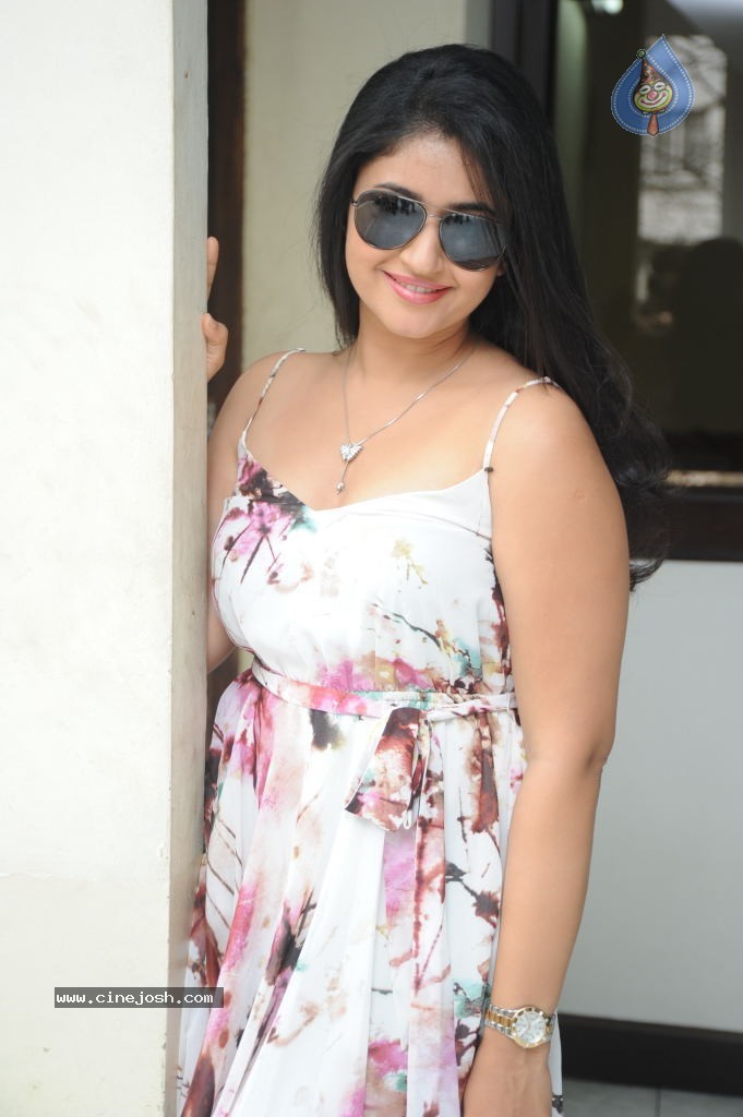 Poonam Bajwa Hot Gallery - 22 / 150 photos