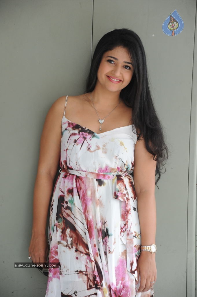 Poonam Bajwa Hot Gallery - 98 / 150 photos