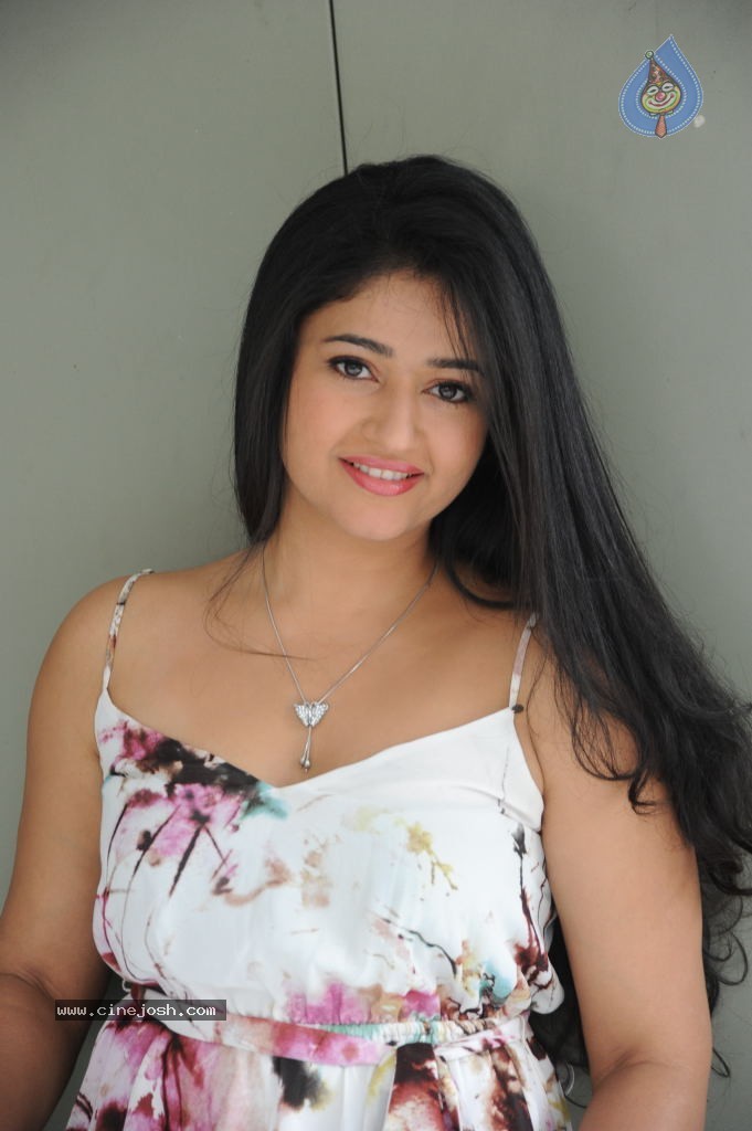 Poonam Bajwa Hot Gallery - 99 / 150 photos