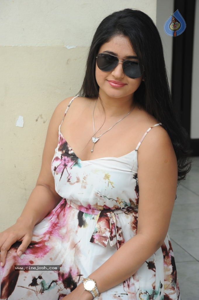 Poonam Bajwa Hot Gallery - 106 / 150 photos
