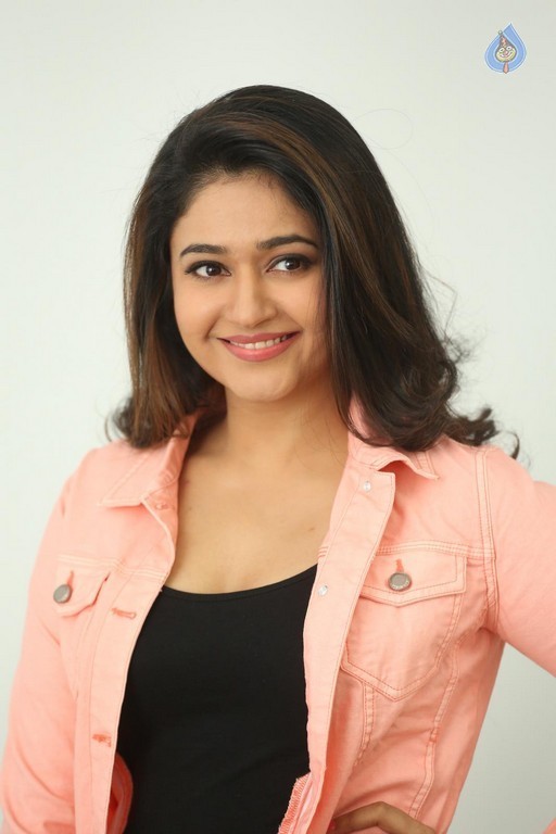 Poonam Bajwa New Photos - 35 / 55 photos
