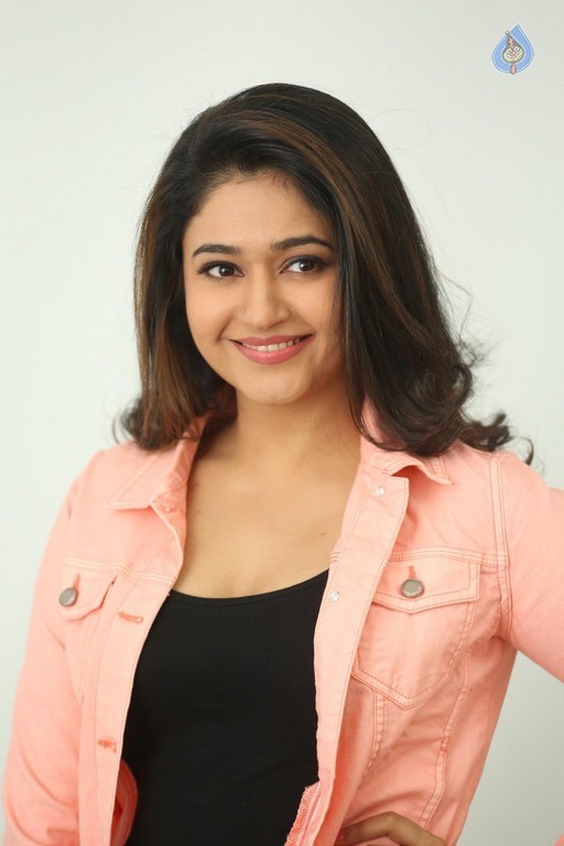 Poonam Bajwa New Photos - 42 / 55 photos