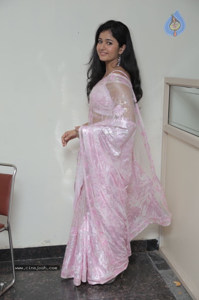 Poonam Bajwa New Pics - 33 / 39 photos