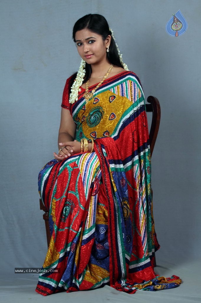 Poonam Bajwa New Stills - 19 / 43 photos