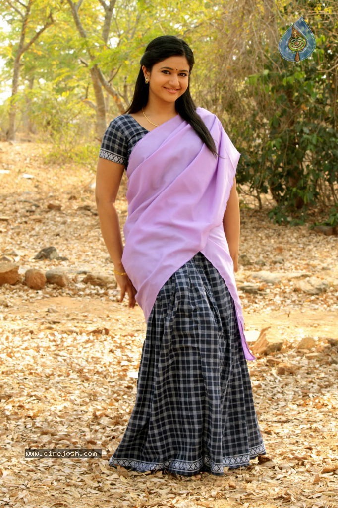 Poonam Bajwa New Stills - 29 / 43 photos