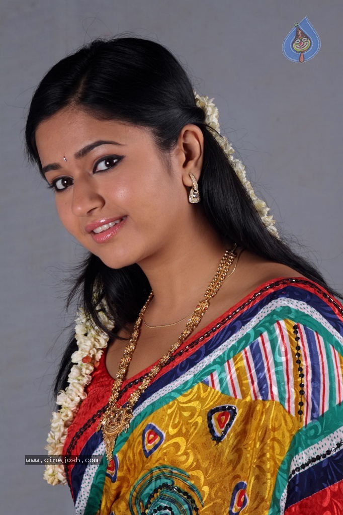 Poonam Bajwa New Stills - 33 / 43 photos
