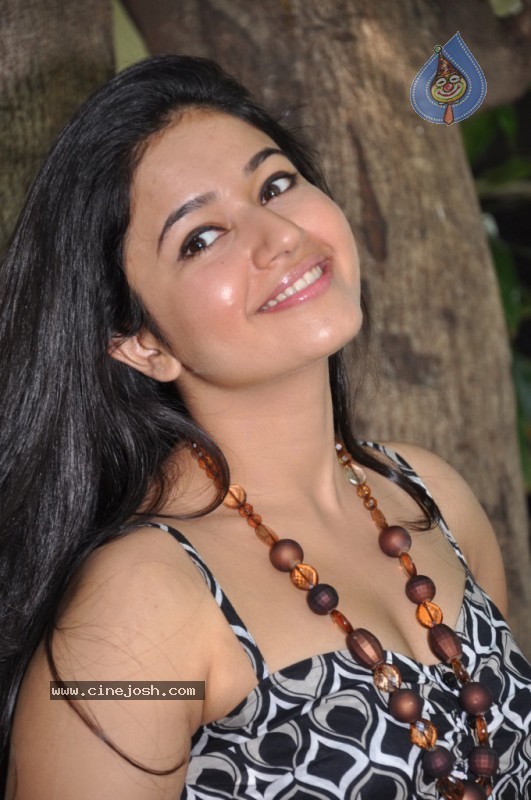 Poonam Bajwa Stills - 54 / 55 photos
