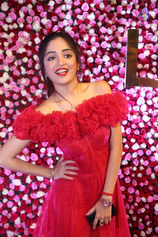 Poonam Kaur at Zee Telugu Apsara Awards - 1 / 21 photos