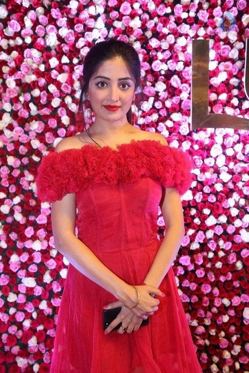 Poonam Kaur at Zee Telugu Apsara Awards - 5 / 21 photos