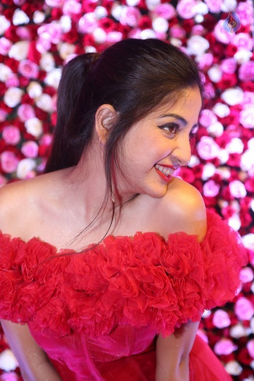 Poonam Kaur at Zee Telugu Apsara Awards - 7 / 21 photos
