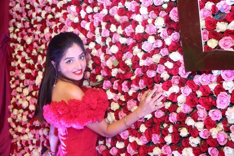Poonam Kaur at Zee Telugu Apsara Awards - 12 / 21 photos