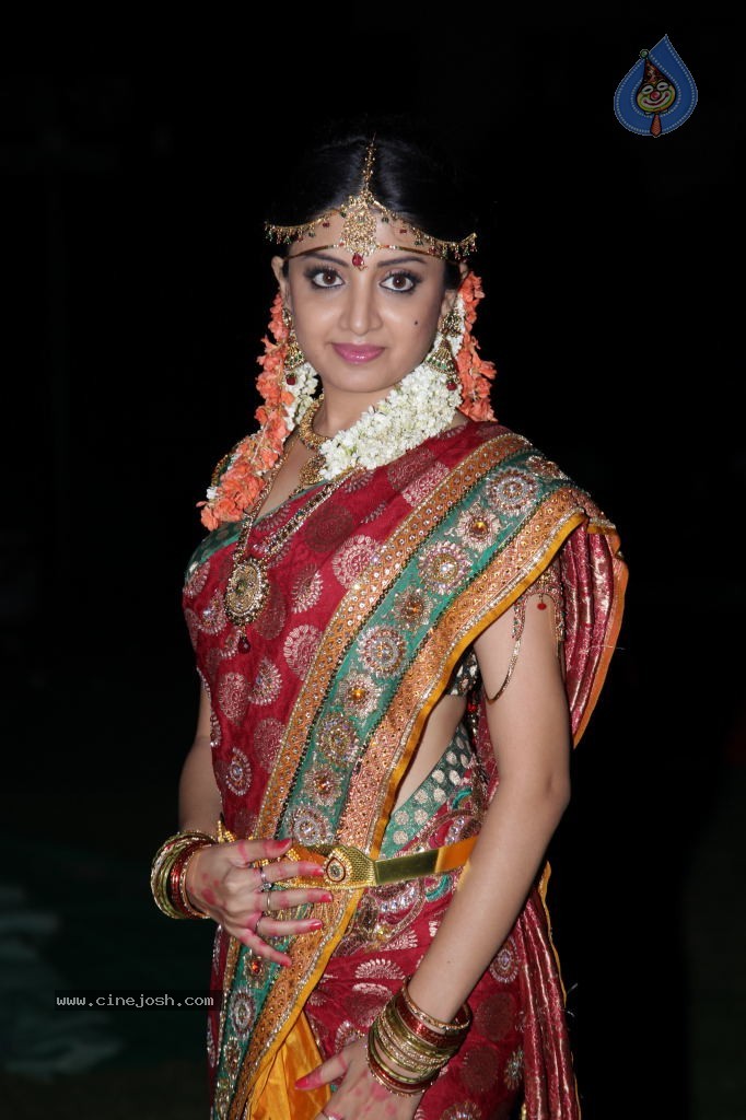 Poonam Kaur Cute Stills - 44 / 44 photos