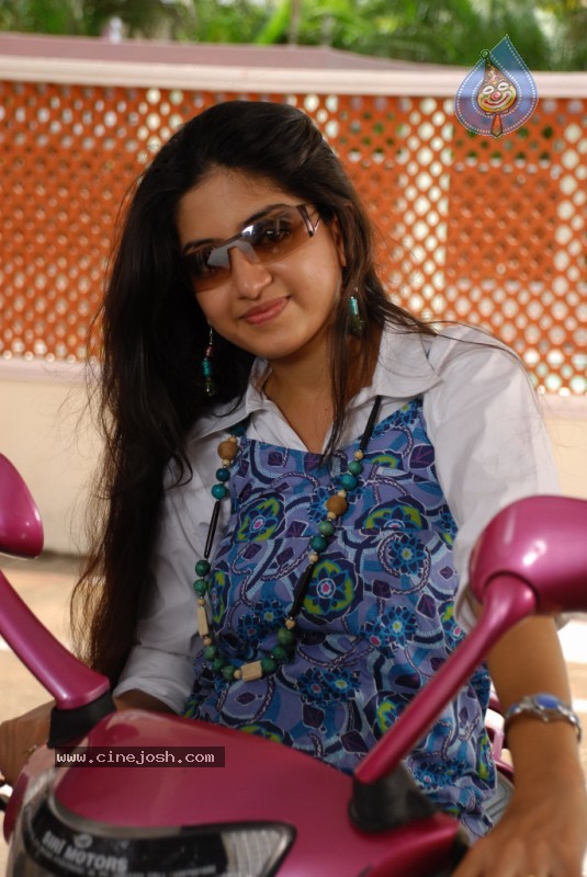 Poonam Kaur Gallery - 8 / 70 photos