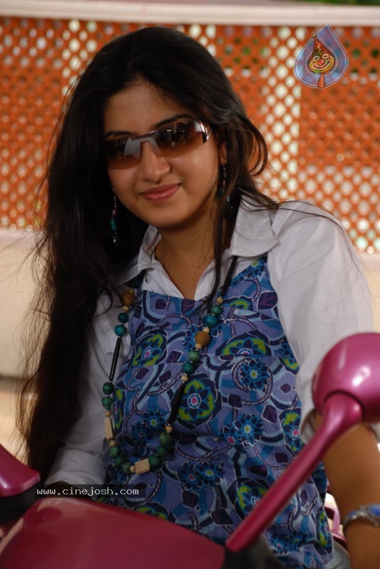 Poonam Kaur Gallery - 12 / 70 photos