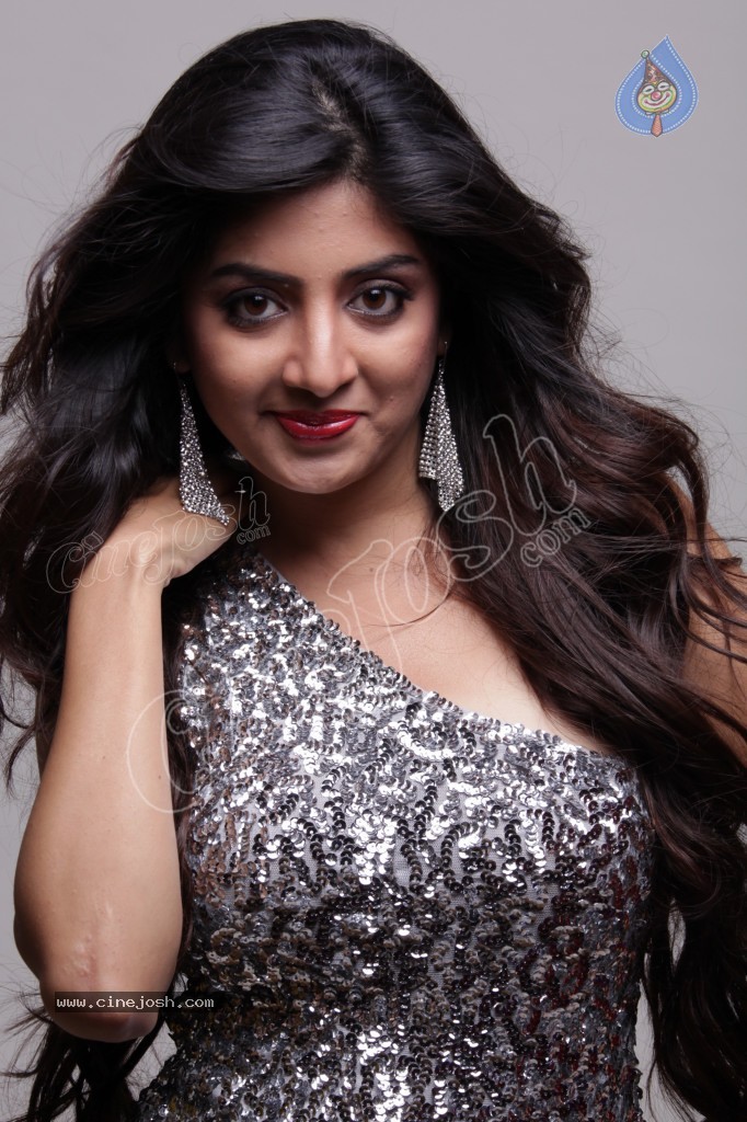 Poonam Kaur Hot Gallery - 18 / 41 photos