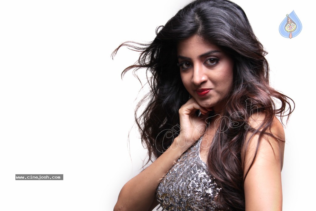 Poonam Kaur Hot Gallery - 38 / 41 photos