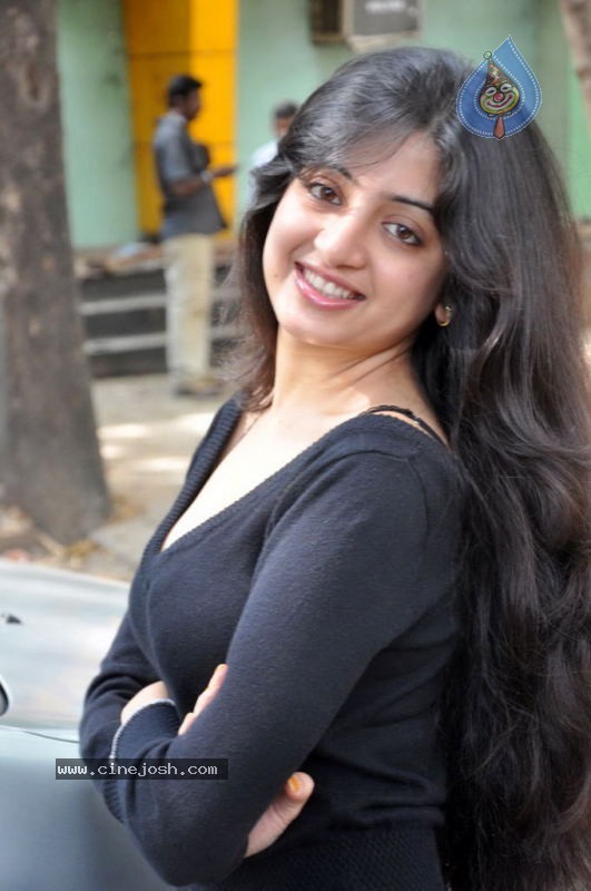 Poonam Kaur Hot Stills - 13 / 59 photos