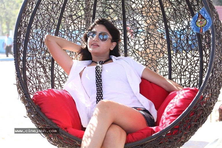 Poonam Kaur Latest Photos - 5 / 7 photos