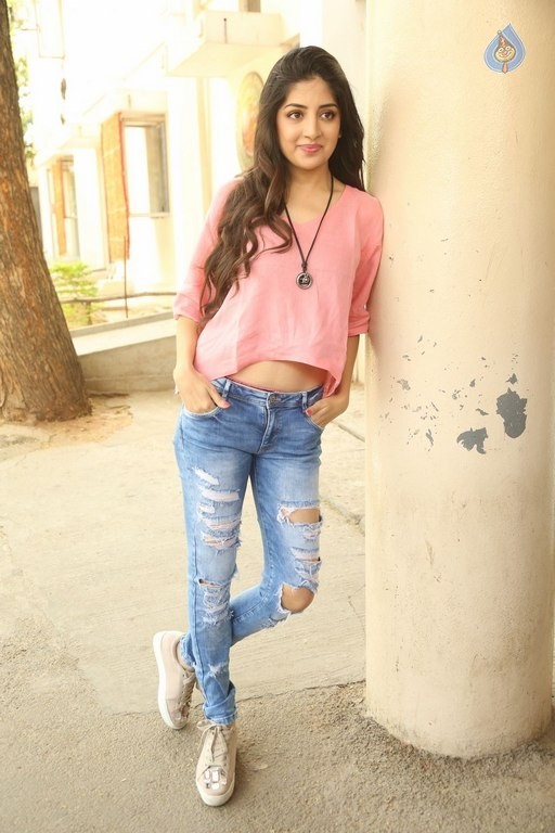 Poonam Kaur Latest Pics - 31 / 31 photos