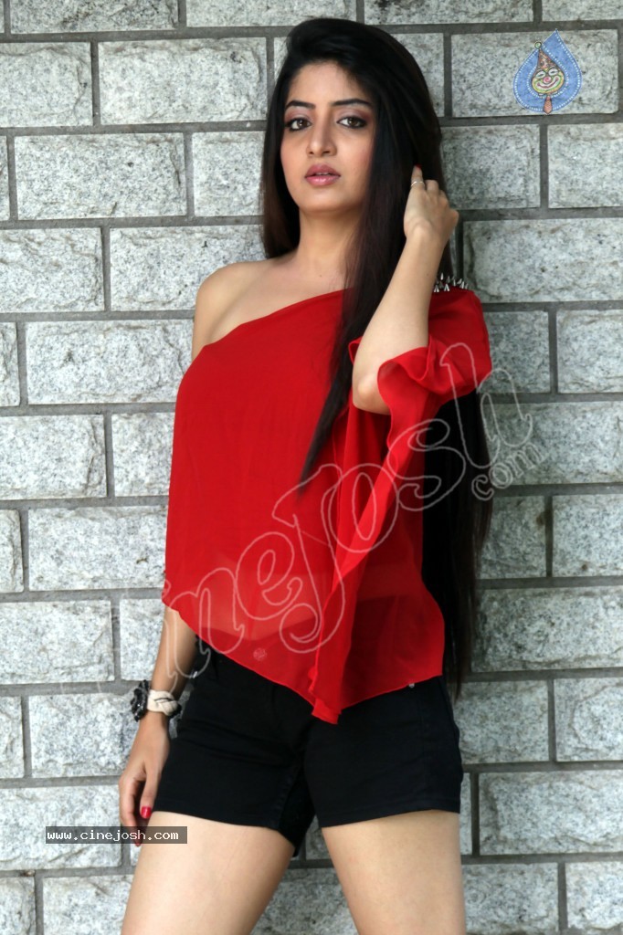 Poonam Kaur New Hot Stills - 26 / 44 photos