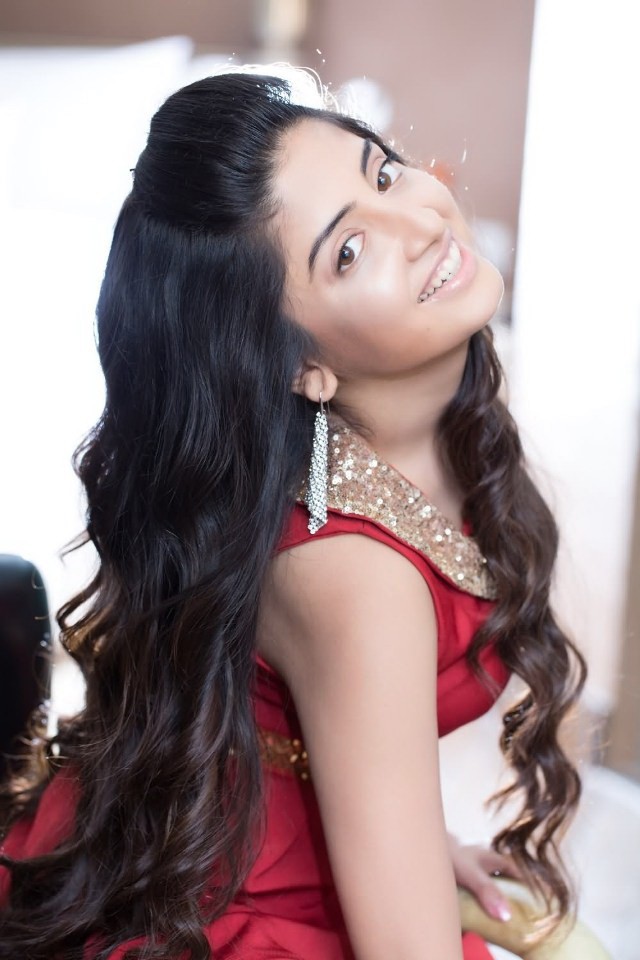 Poonam Kaur New Images - 11 / 24 photos
