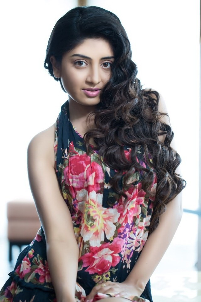 Poonam Kaur New Images - 23 / 24 photos