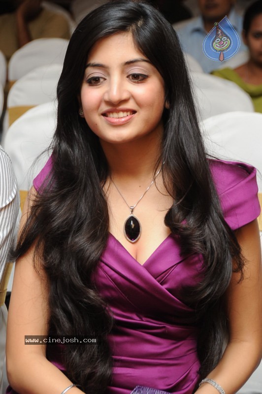 Poonam Kaur New Photo Stills - 13 / 59 photos