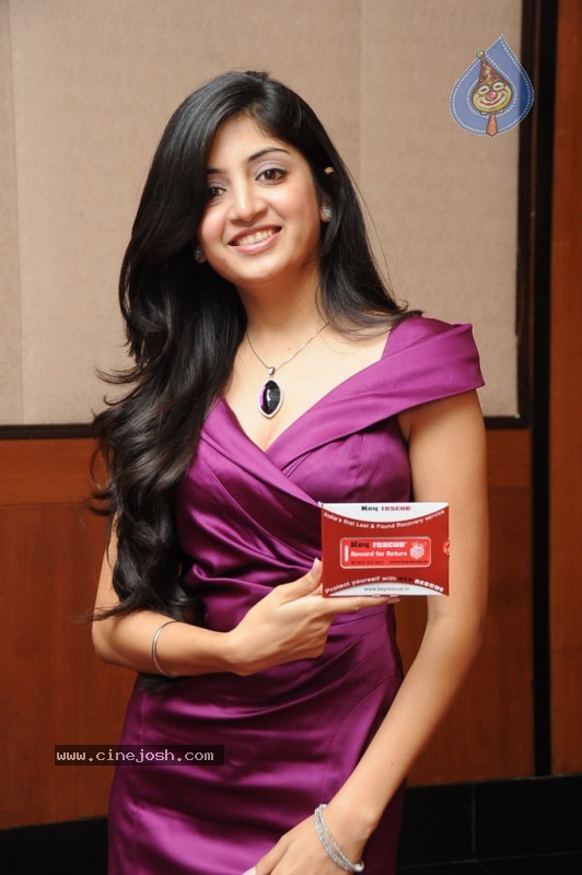 Poonam Kaur New Photo Stills - 24 / 59 photos