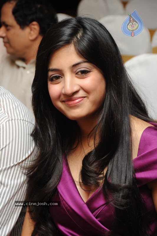 Poonam Kaur New Photo Stills - 35 / 59 photos