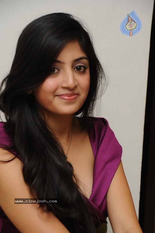 Poonam Kaur New Photo Stills - 36 / 59 photos