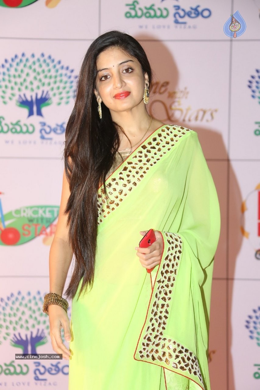 Poonam Kaur New Photos - 21 / 64 photos