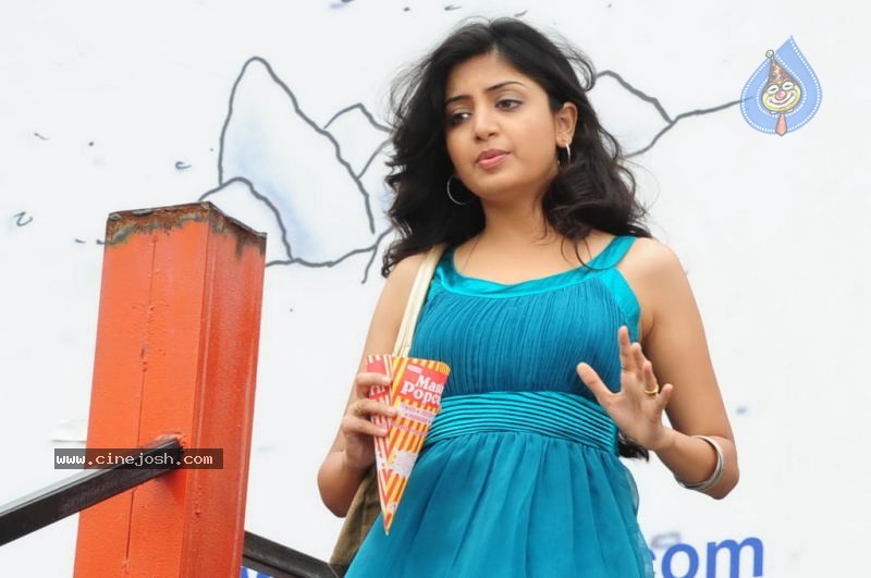 Poonam Kaur New Stills - 2 / 47 photos