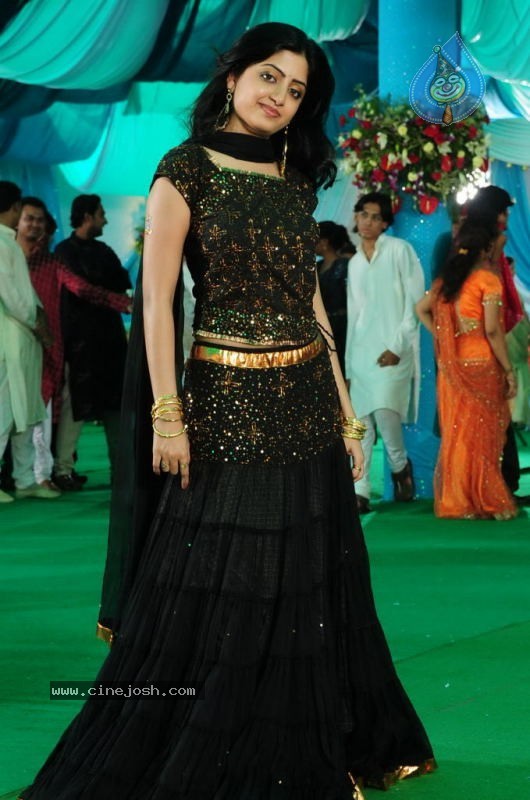 Poonam Kaur New Stills - 34 / 47 photos