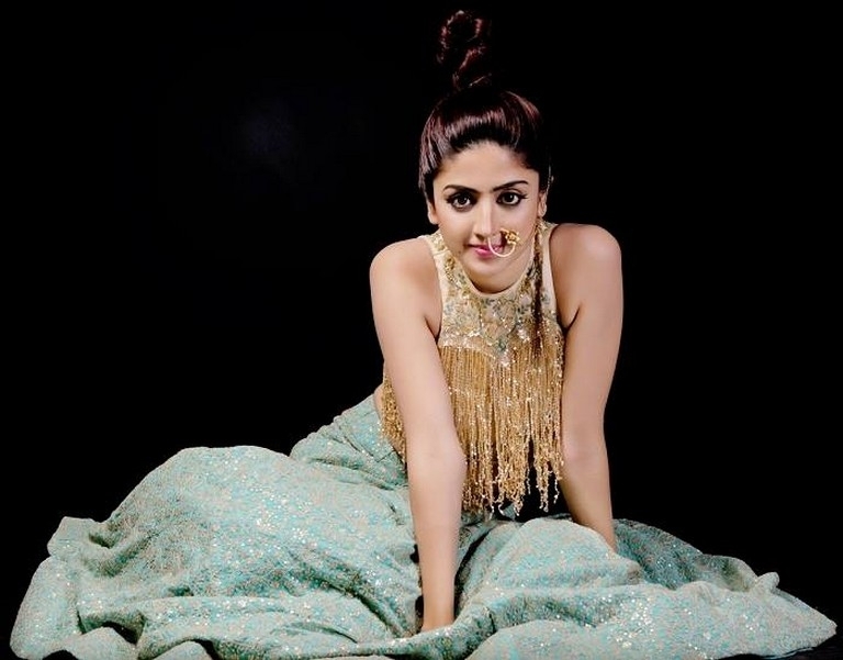 Poonam Kaur Photoshoot - 2 / 4 photos