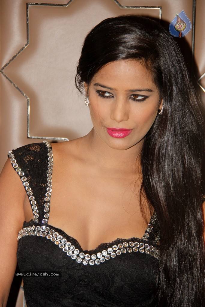 Poonam Pandey Hot Photos - 9 / 26 photos