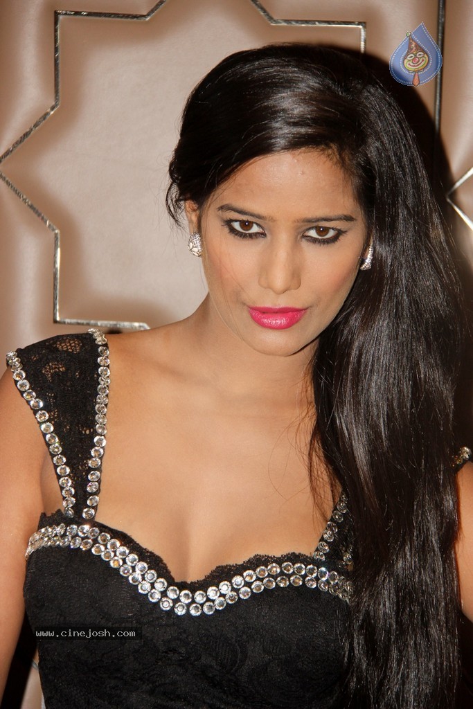 Poonam Pandey Hot Photos - 12 / 26 photos