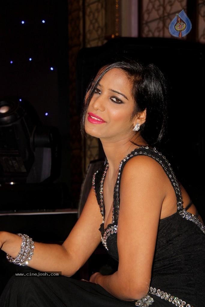 Poonam Pandey Hot Photos - 14 / 26 photos