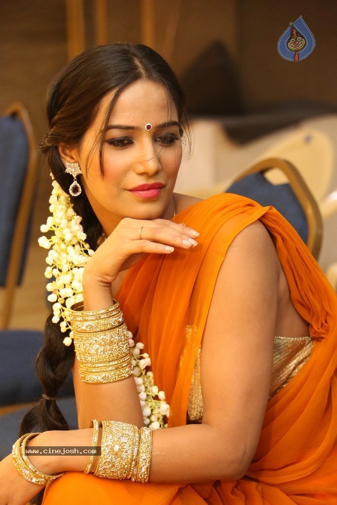 Poonam Pandey Latest Gallery - 9 / 195 photos