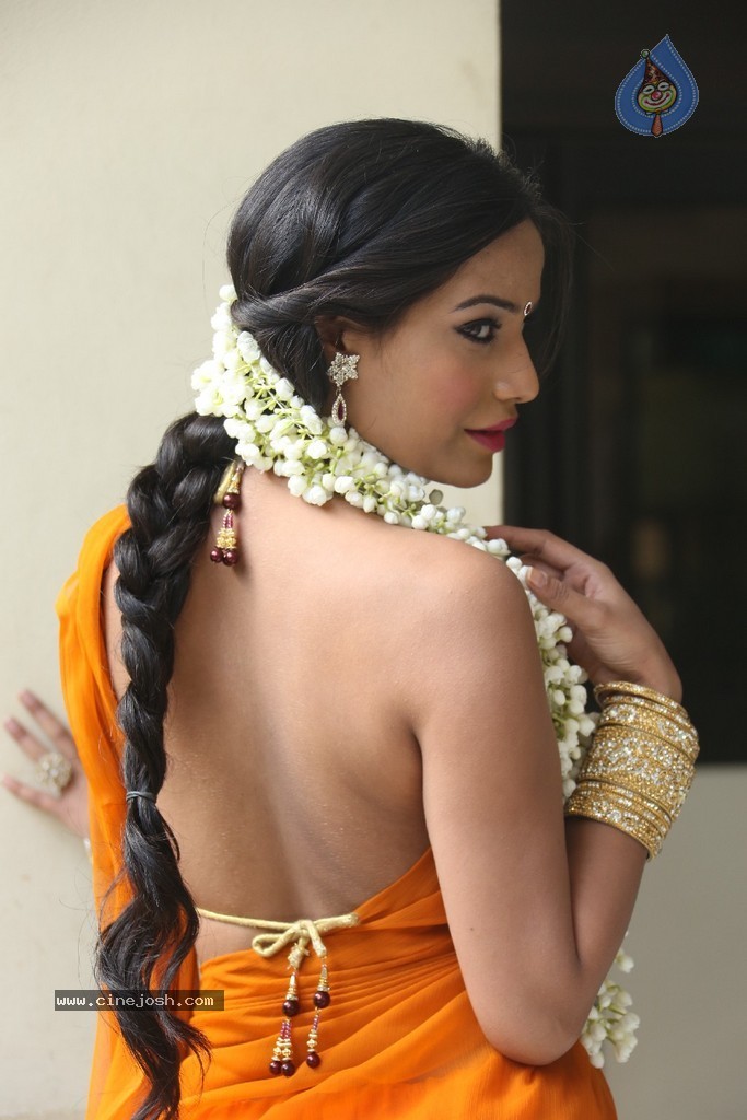 Poonam Pandey Latest Gallery - 19 / 195 photos