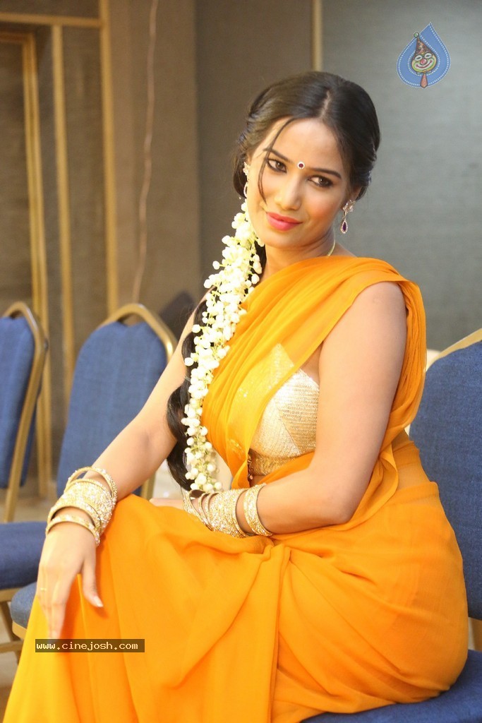 Poonam Pandey Latest Gallery - 21 / 195 photos