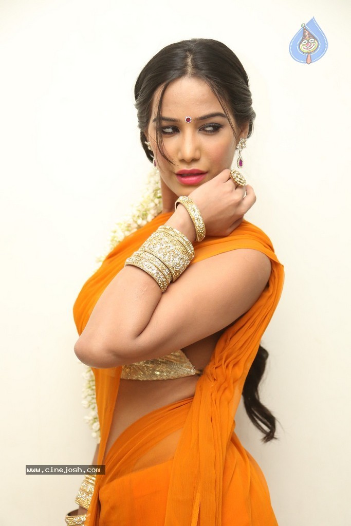 Poonam Pandey Latest Gallery - 24 / 195 photos