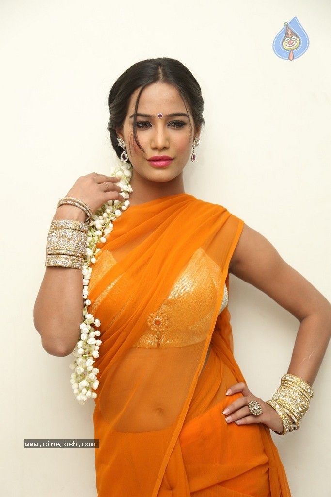 Poonam Pandey Latest Gallery - 31 / 195 photos