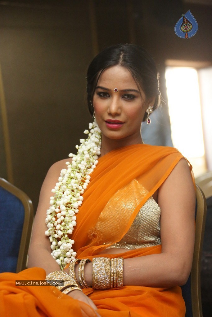 Poonam Pandey Latest Gallery - 39 / 195 photos