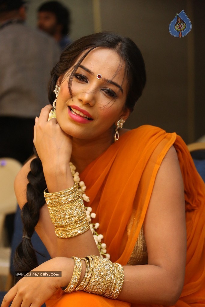 Poonam Pandey Latest Gallery - 48 / 195 photos