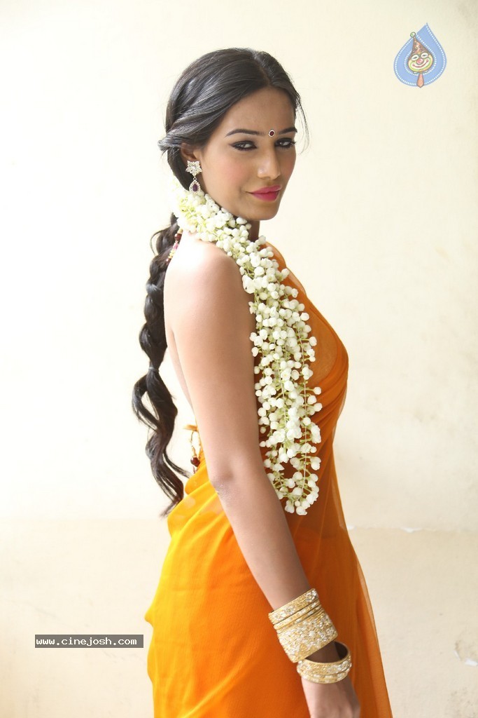 Poonam Pandey Latest Gallery - 61 / 195 photos