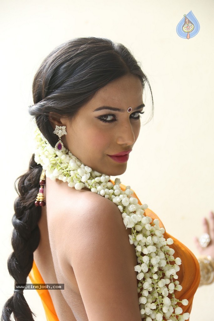Poonam Pandey Latest Gallery - 66 / 195 photos