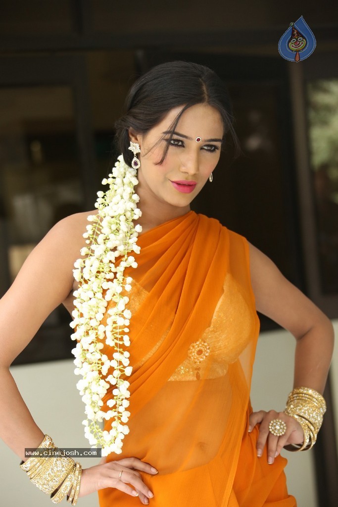 Poonam Pandey Latest Gallery - 79 / 195 photos