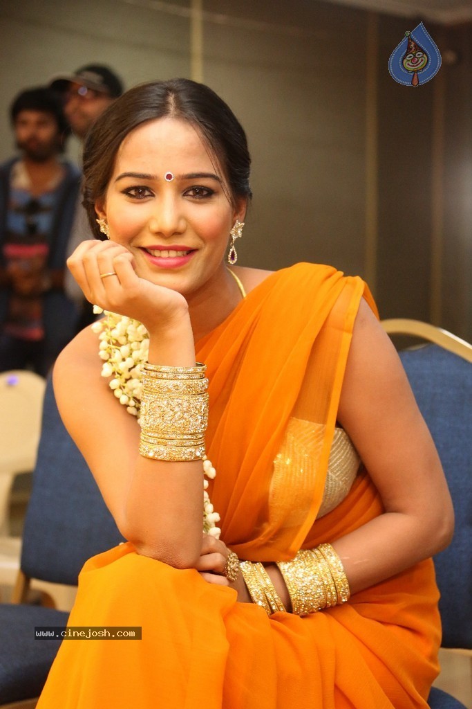 Poonam Pandey Latest Gallery - 88 / 195 photos