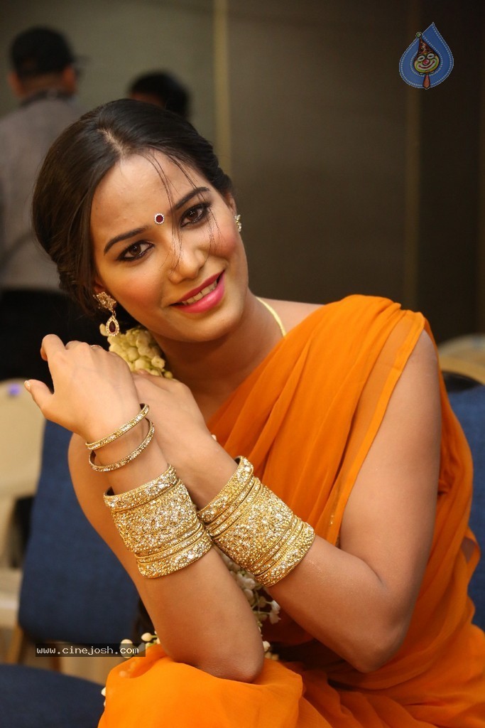 Poonam Pandey Latest Gallery - 89 / 195 photos