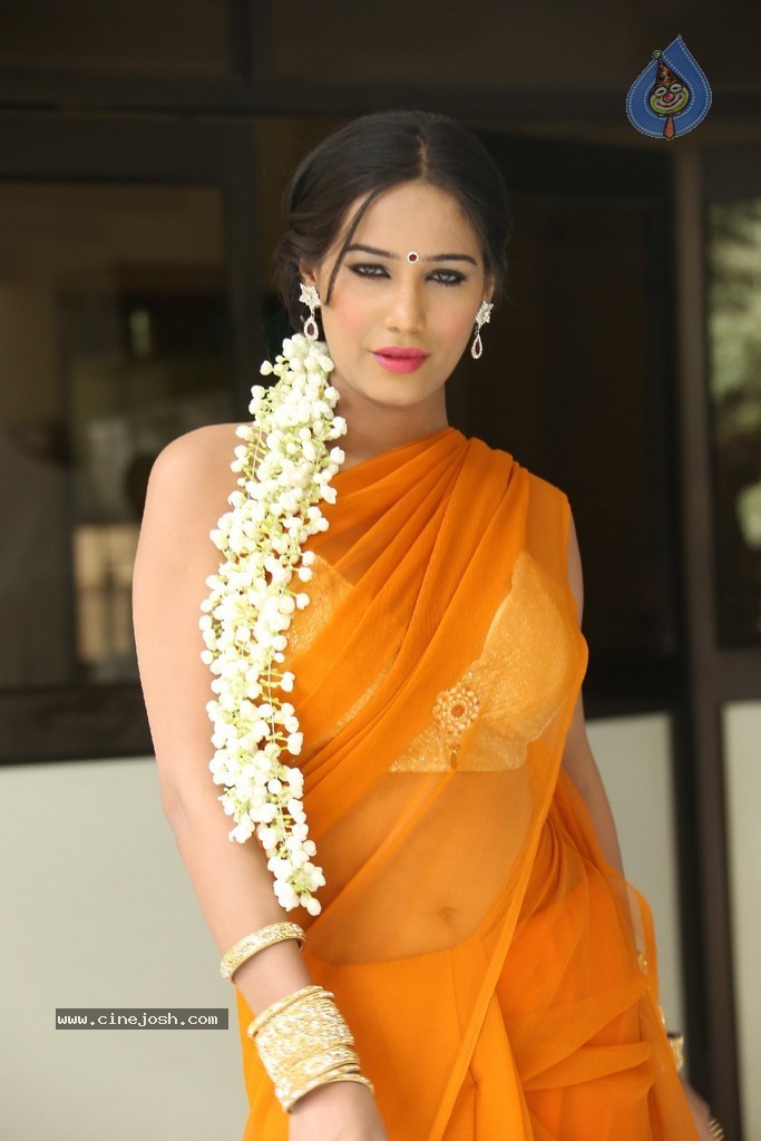 Poonam Pandey Latest Gallery - 99 / 195 photos